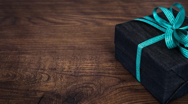 L’attitude d’offrir un cadeau d’entreprise génère des résultats positifs variés