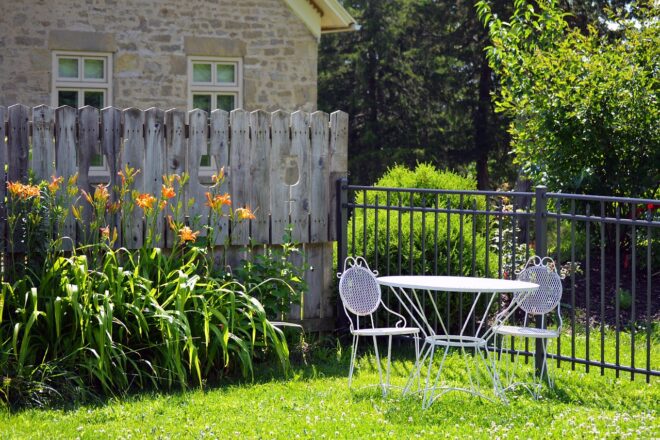 Qu'est qu'une clôture décorative pour maison?